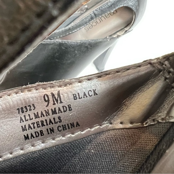 Maurices Zipper Back Cut Out Heeled Ankle Bootie Matte Black 9M - Picture 3 of 14